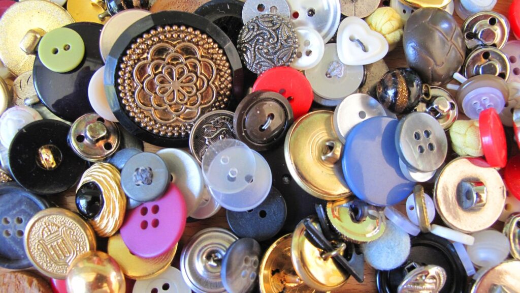 Tekstil Markaları İçin Özel Renk Metal Düğme Boyama Çözümleri